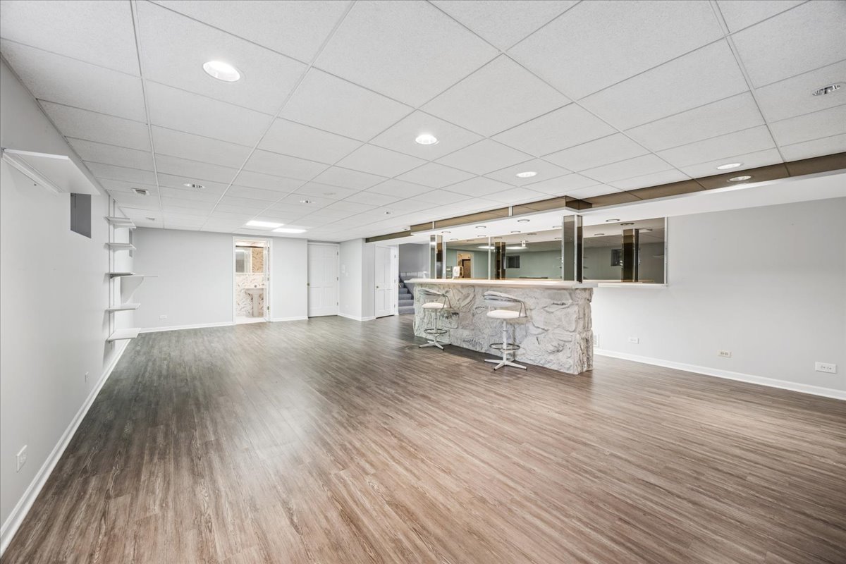 6037 Dunham Road, Downers Grove, IL 60516