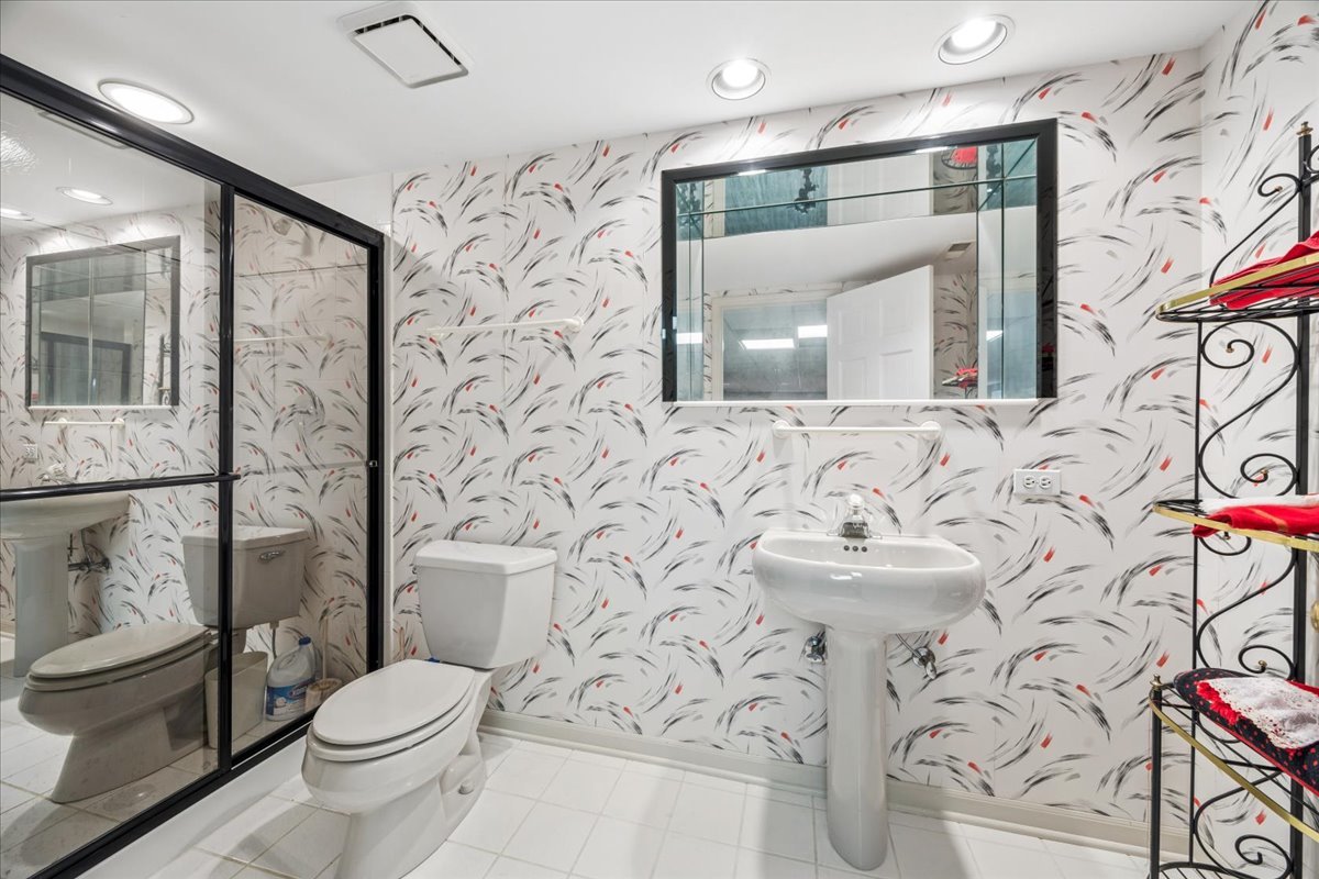 6037 Dunham Road, Downers Grove, IL 60516