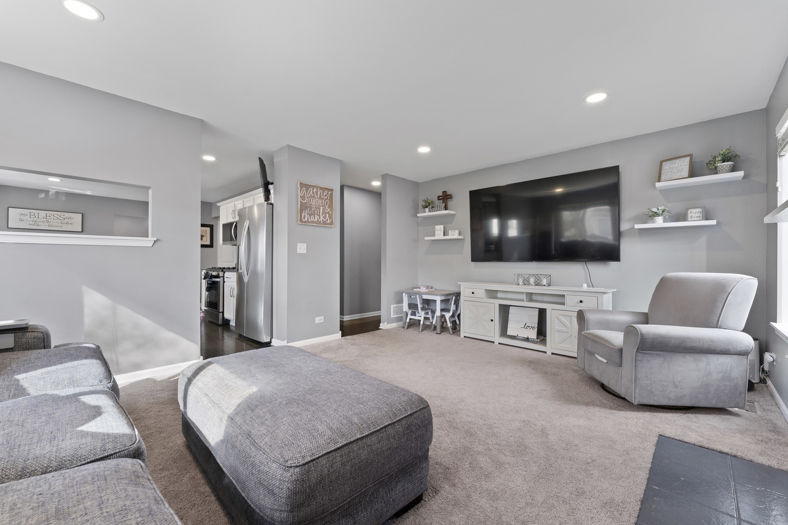 1438 S Amarias Drive, Round Lake, IL 60073