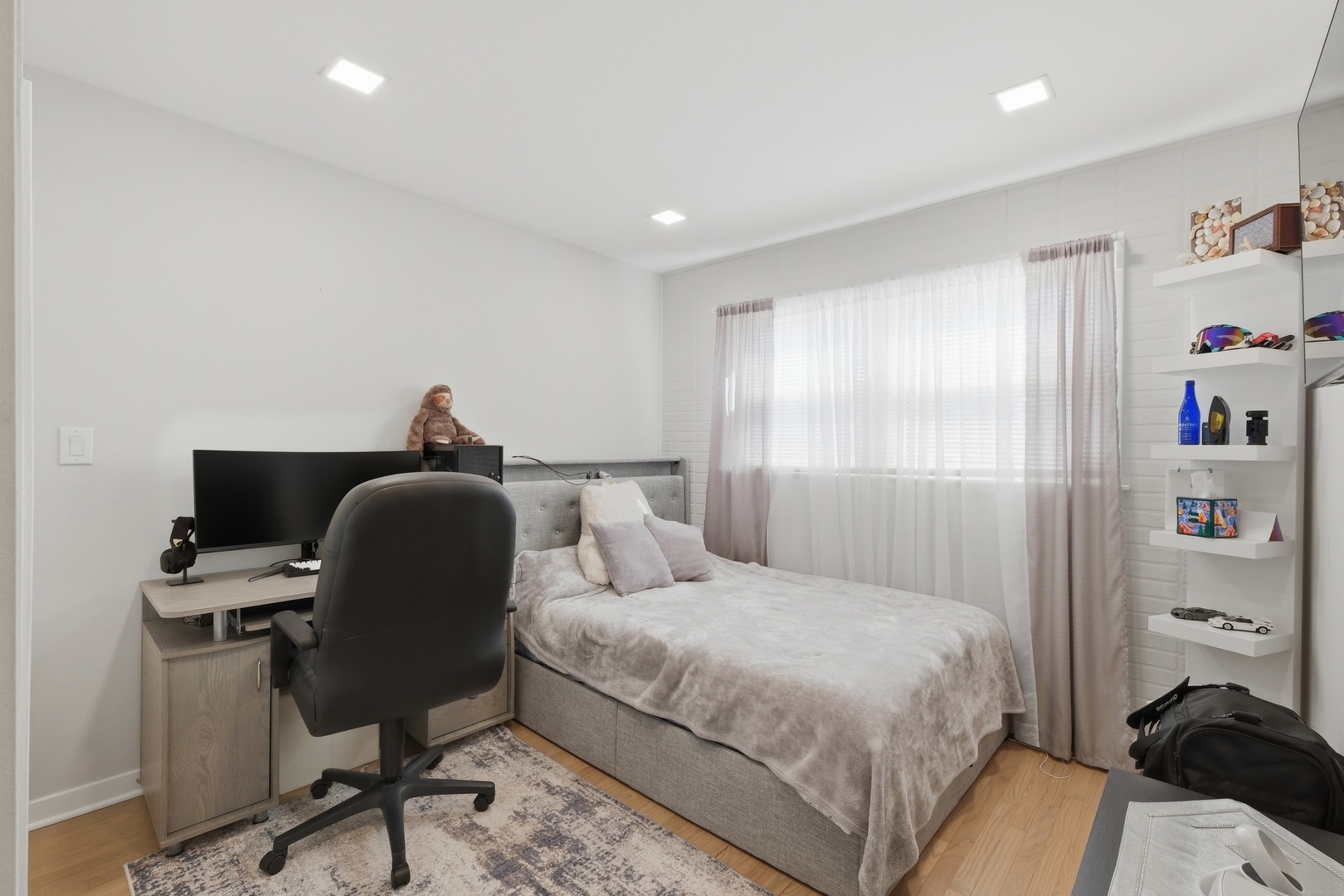 1506 W Palm Drive, Mount Prospect, IL 60056