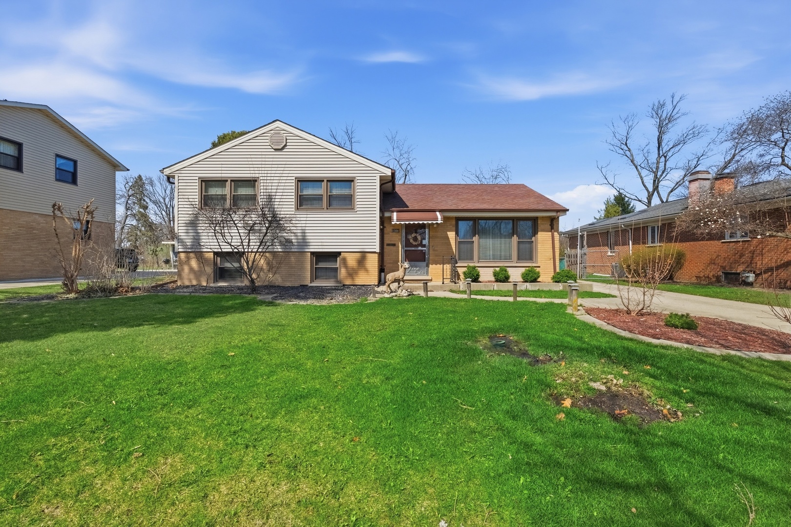 1506 W Palm Drive, Mount Prospect, IL 60056