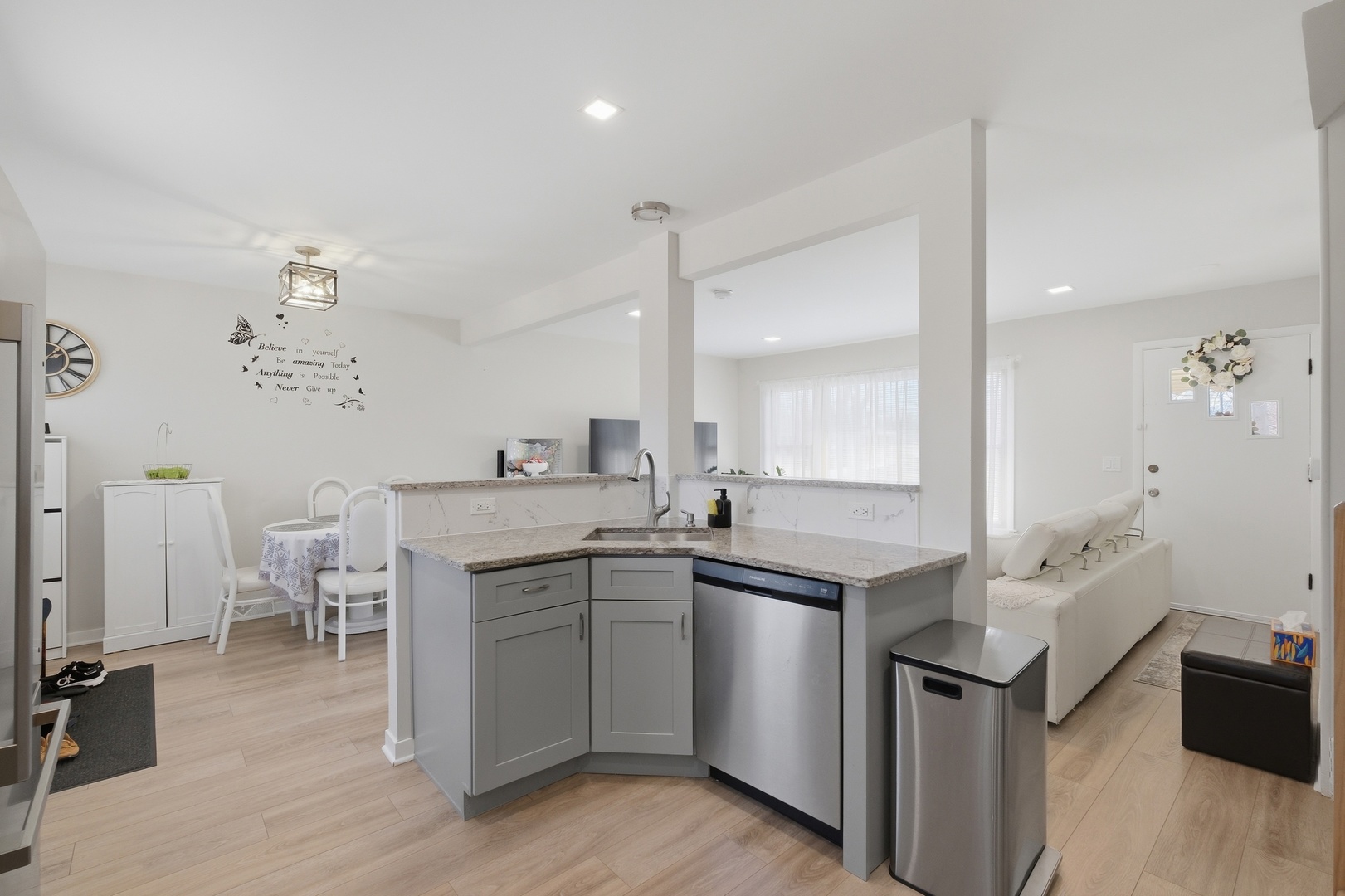 1506 W Palm Drive, Mount Prospect, IL 60056