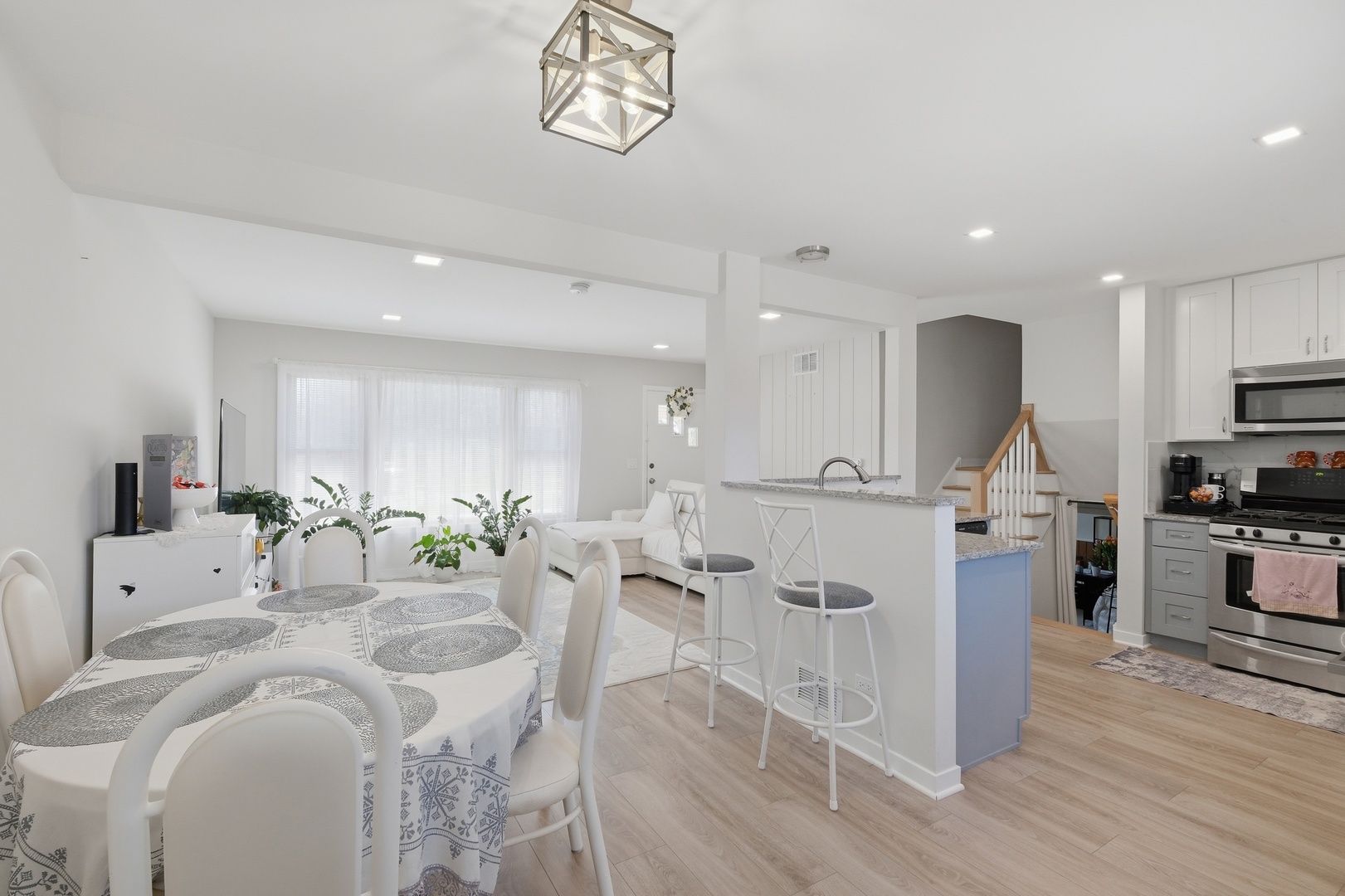 1506 W Palm Drive, Mount Prospect, IL 60056