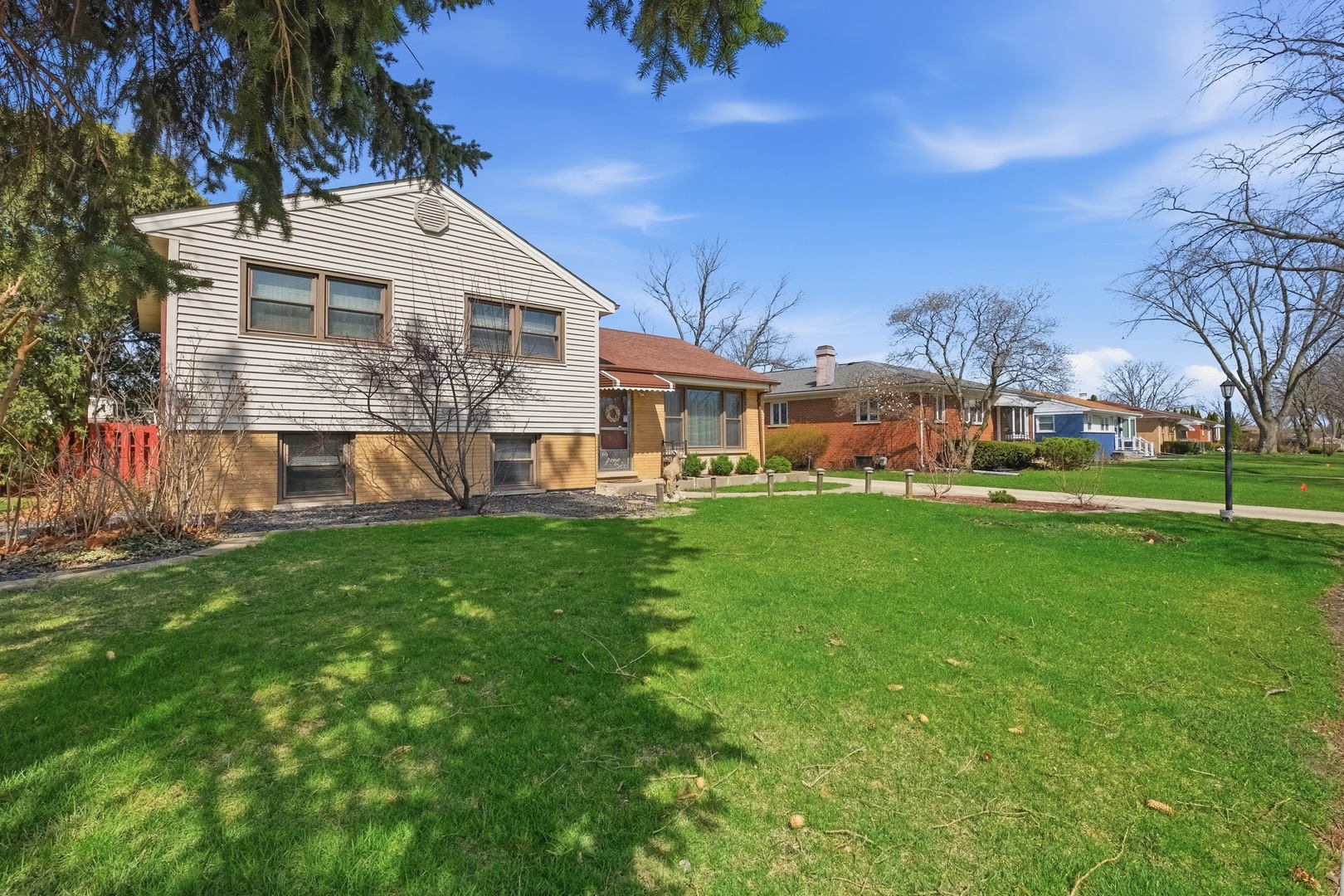 1506 W Palm Drive, Mount Prospect, IL 60056