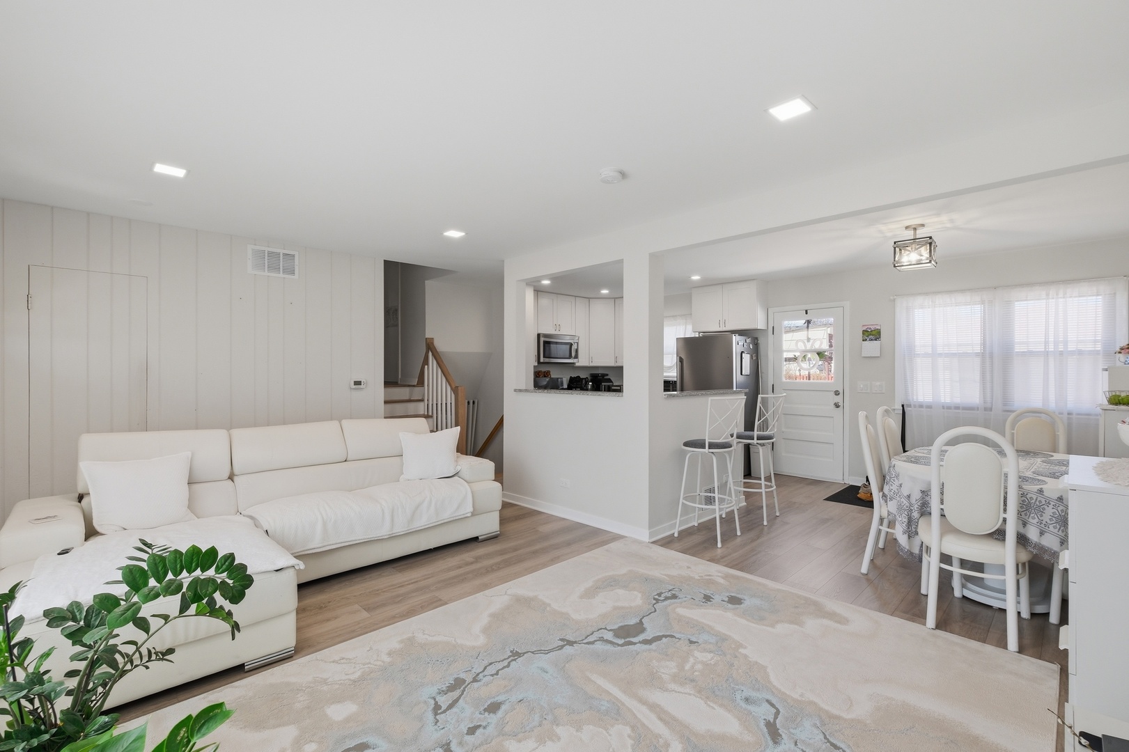 1506 W Palm Drive, Mount Prospect, IL 60056