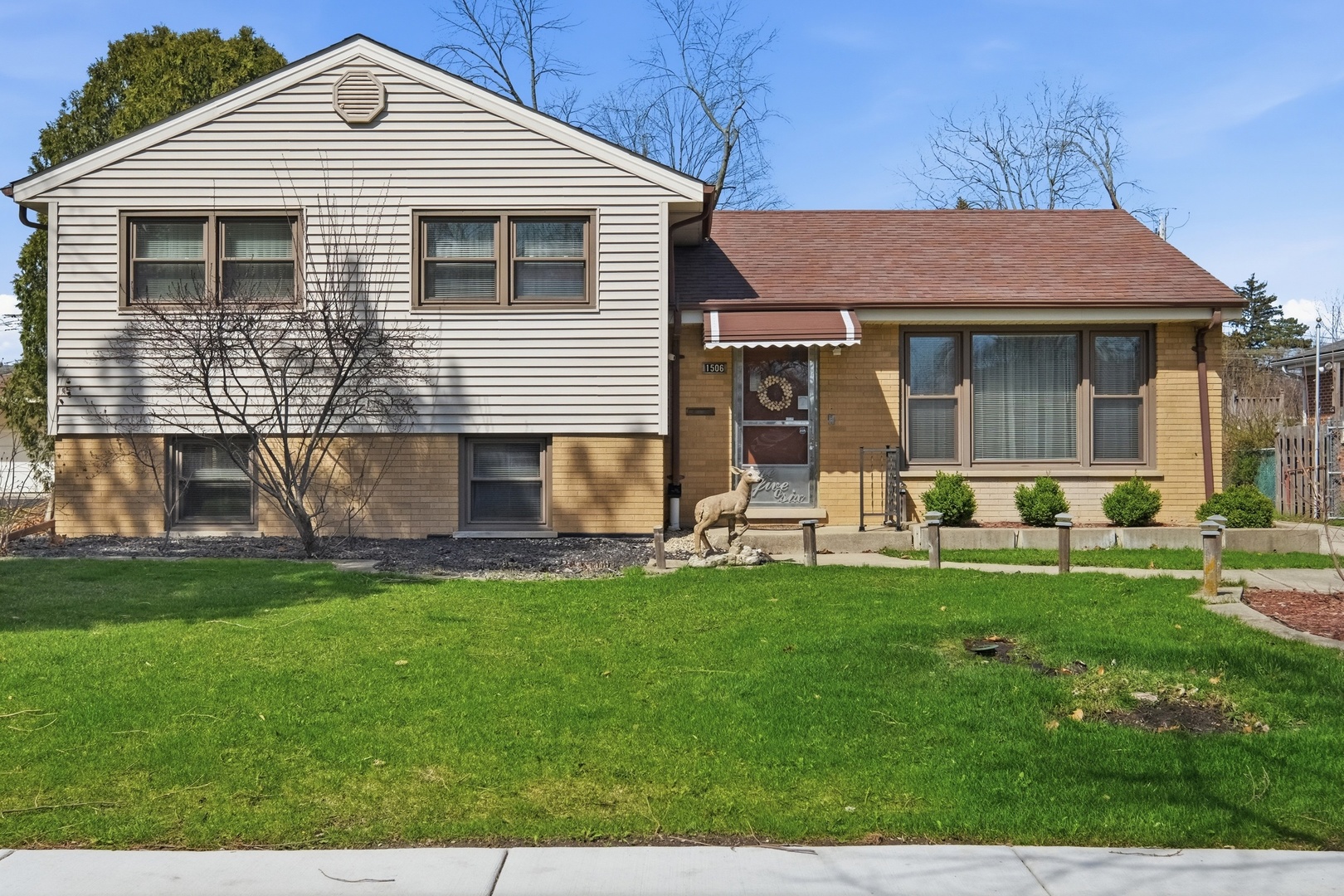 1506 W Palm Drive, Mount Prospect, IL 60056