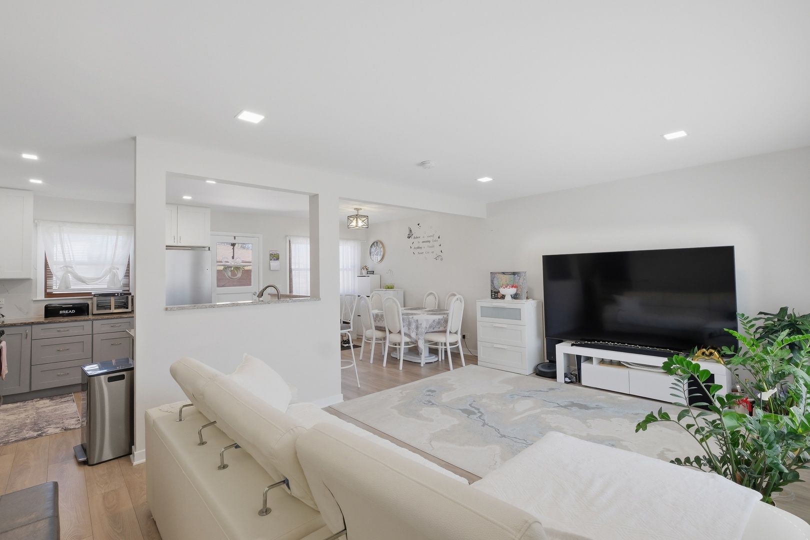 1506 W Palm Drive, Mount Prospect, IL 60056