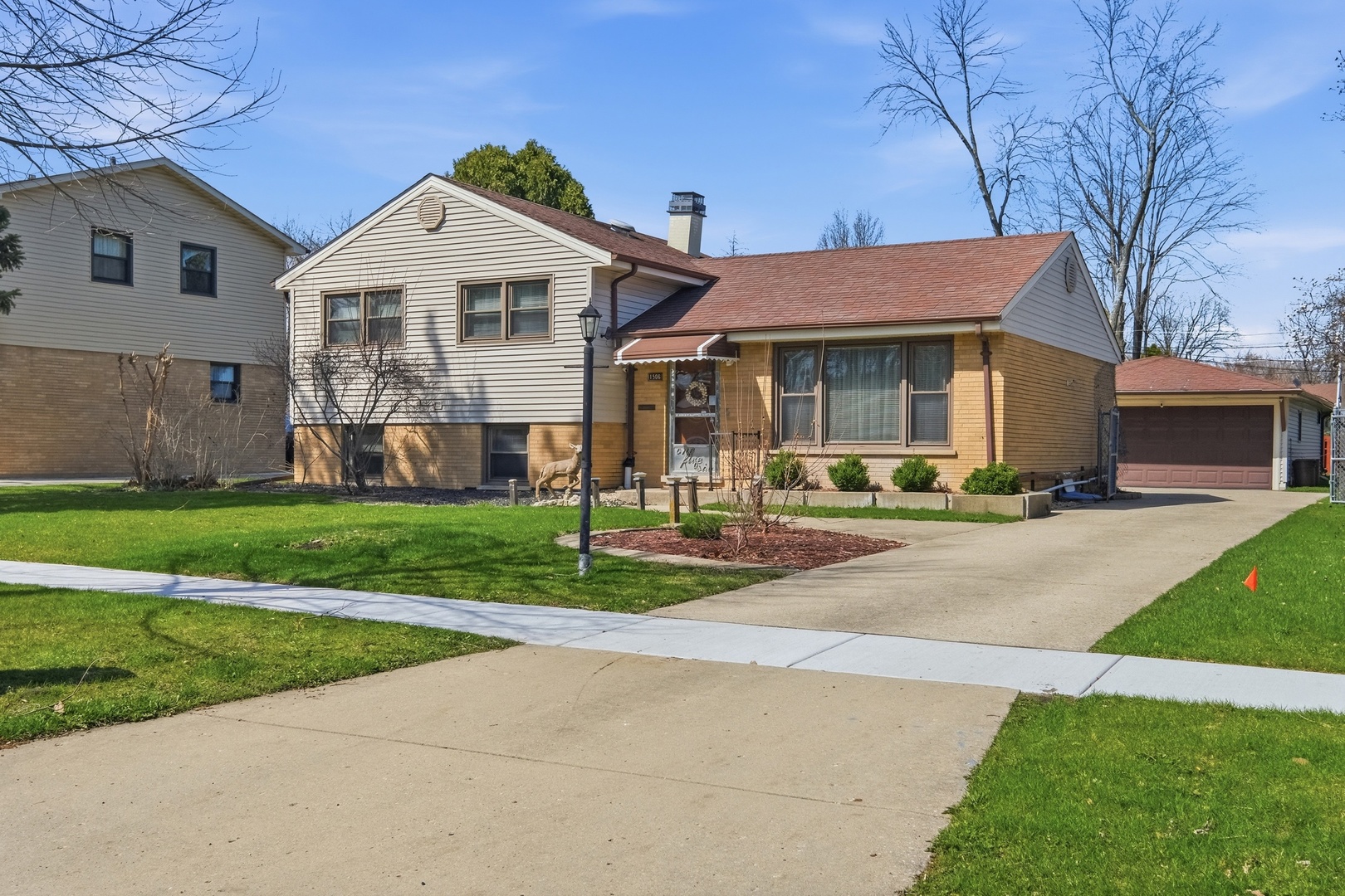 1506 W Palm Drive, Mount Prospect, IL 60056