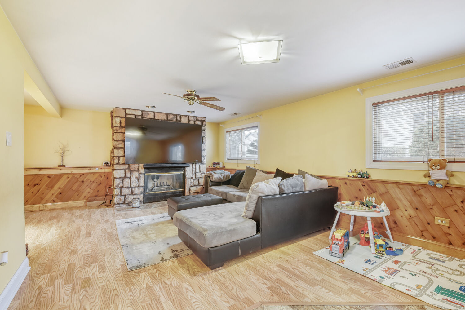 7642 W 92ND Place, Hickory Hills, IL 60457