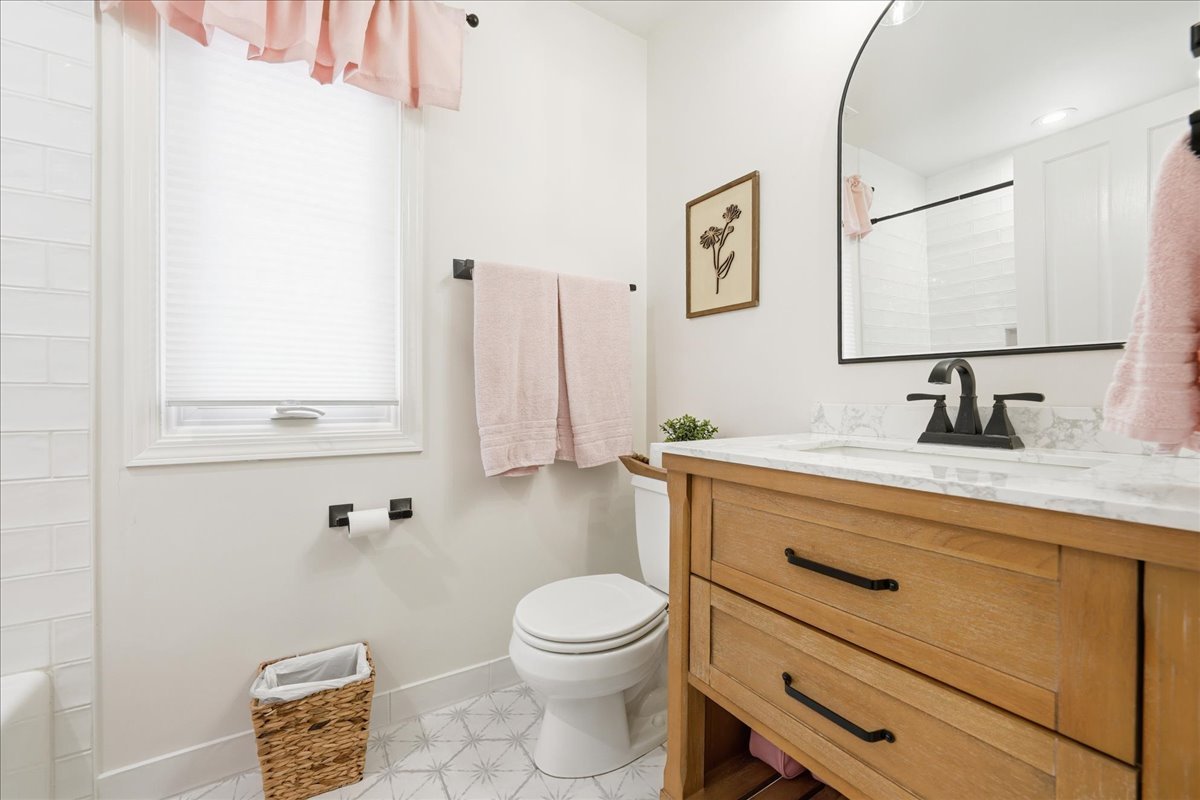 334 E MCKENNA Court, Elmhurst, IL 60126