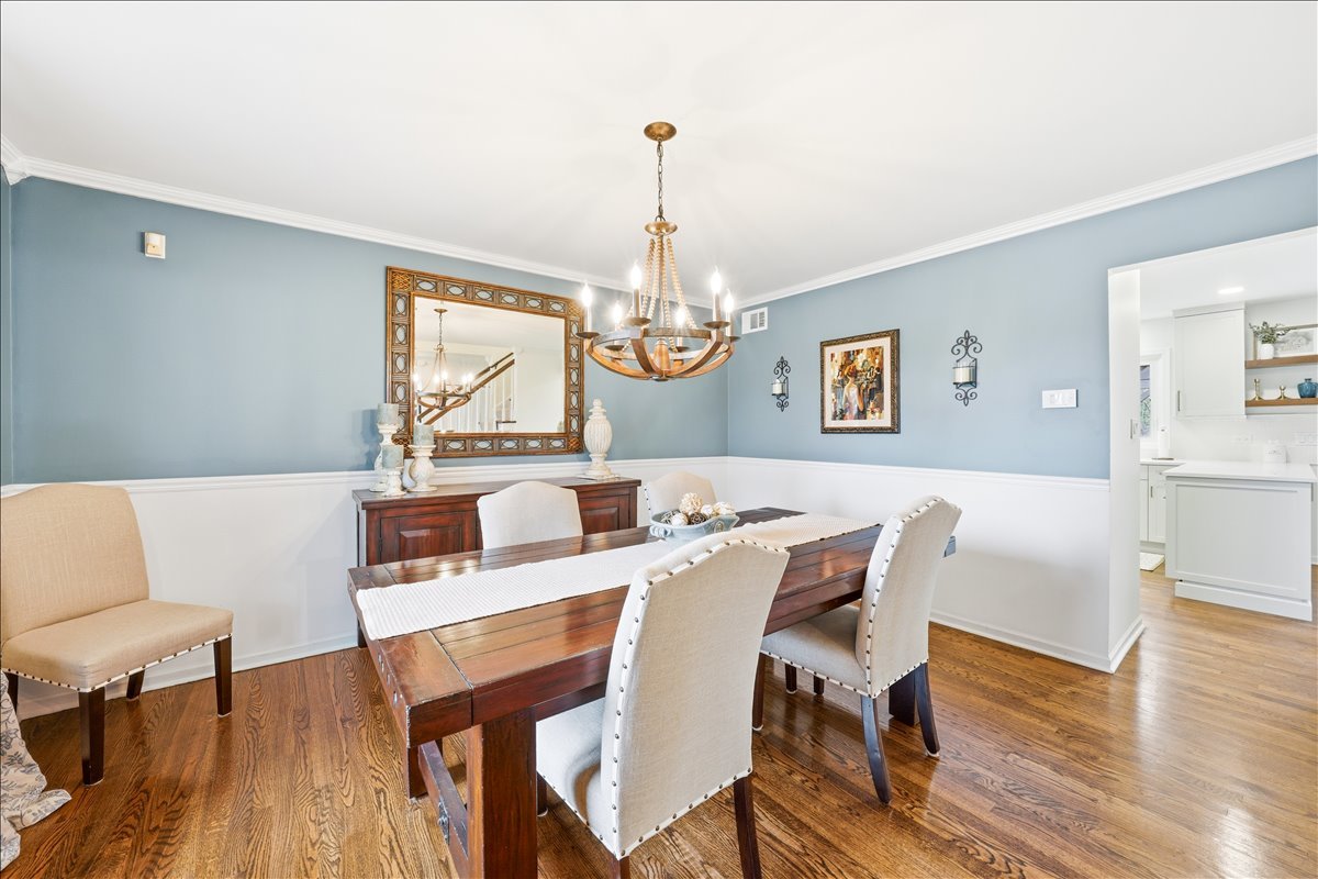 334 E MCKENNA Court, Elmhurst, IL 60126