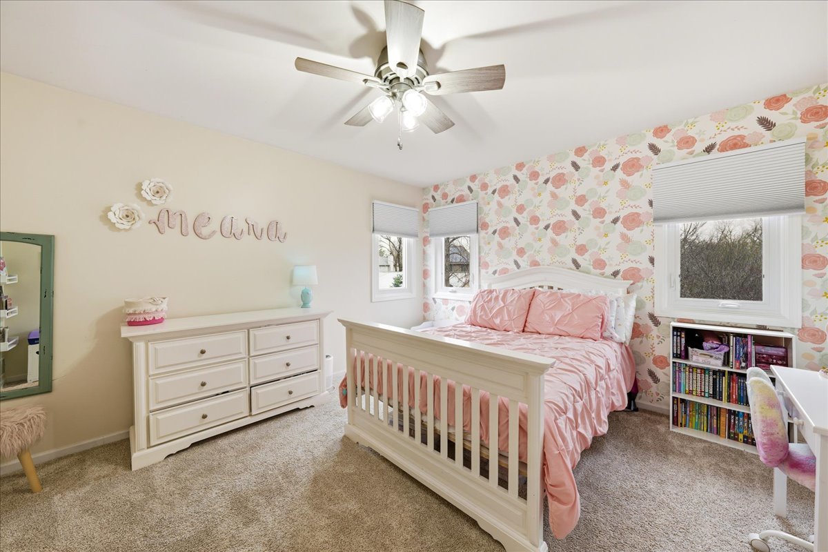 334 E MCKENNA Court, Elmhurst, IL 60126