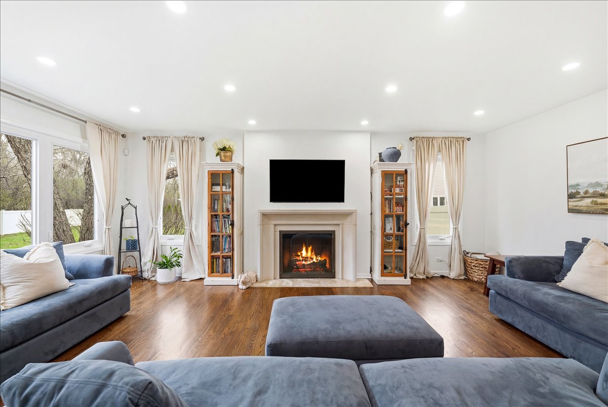 334 E MCKENNA Court, Elmhurst, IL 60126