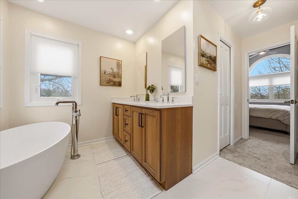 334 E MCKENNA Court, Elmhurst, IL 60126