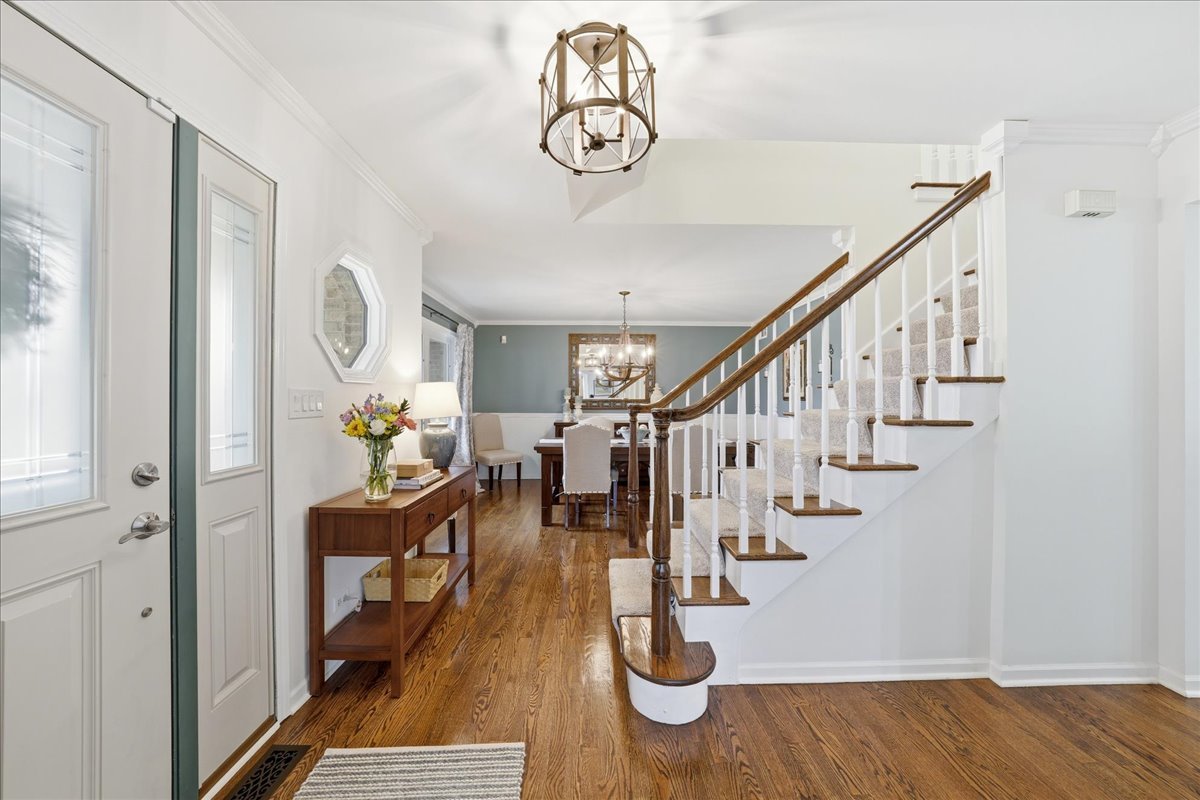 334 E MCKENNA Court, Elmhurst, IL 60126