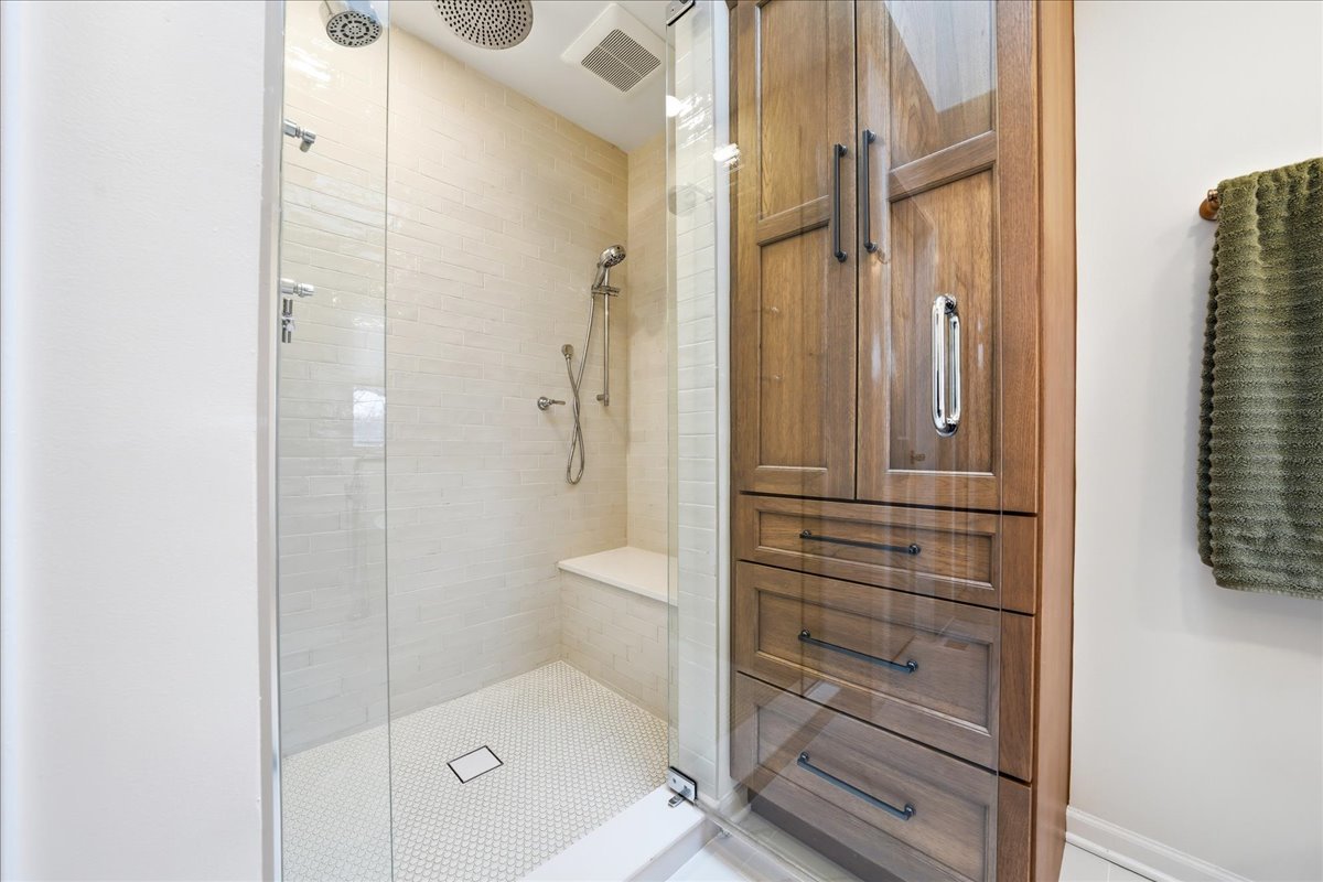 334 E MCKENNA Court, Elmhurst, IL 60126