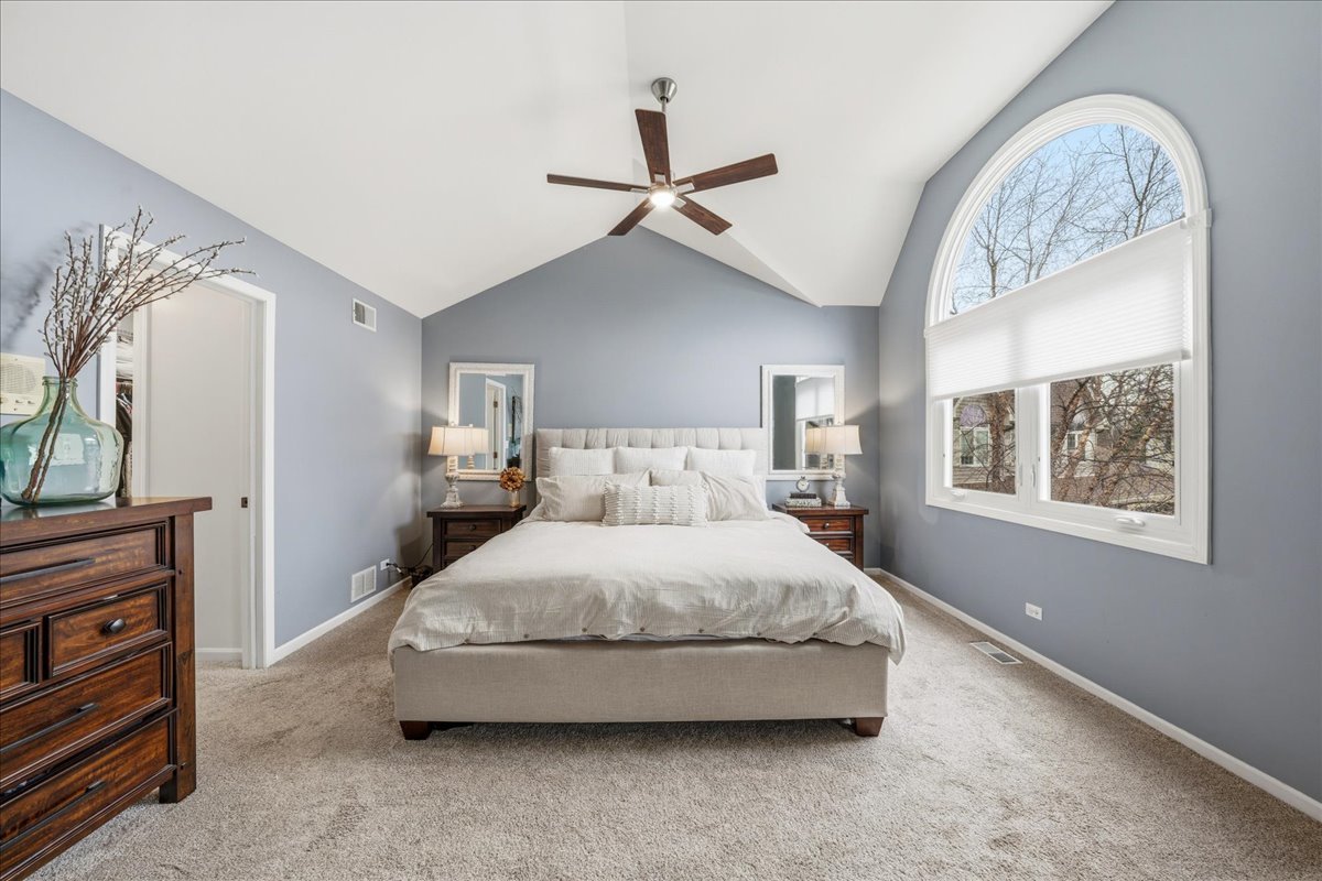 334 E MCKENNA Court, Elmhurst, IL 60126