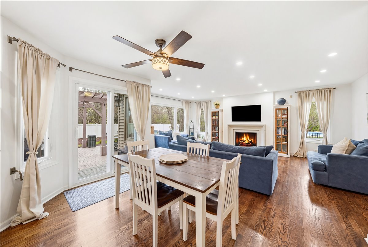 334 E MCKENNA Court, Elmhurst, IL 60126