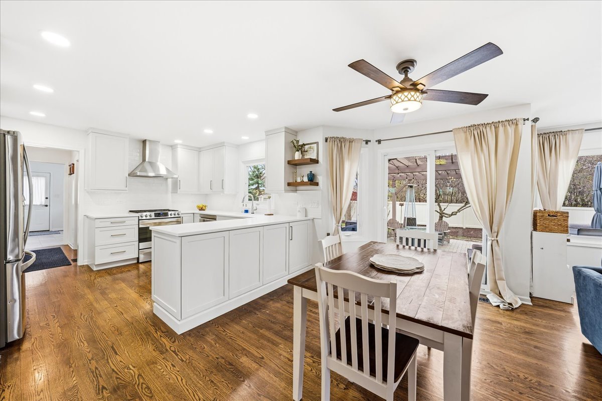 334 E MCKENNA Court, Elmhurst, IL 60126