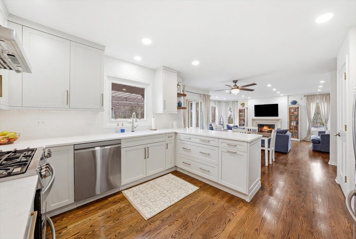 334 E MCKENNA Court, Elmhurst, IL 60126