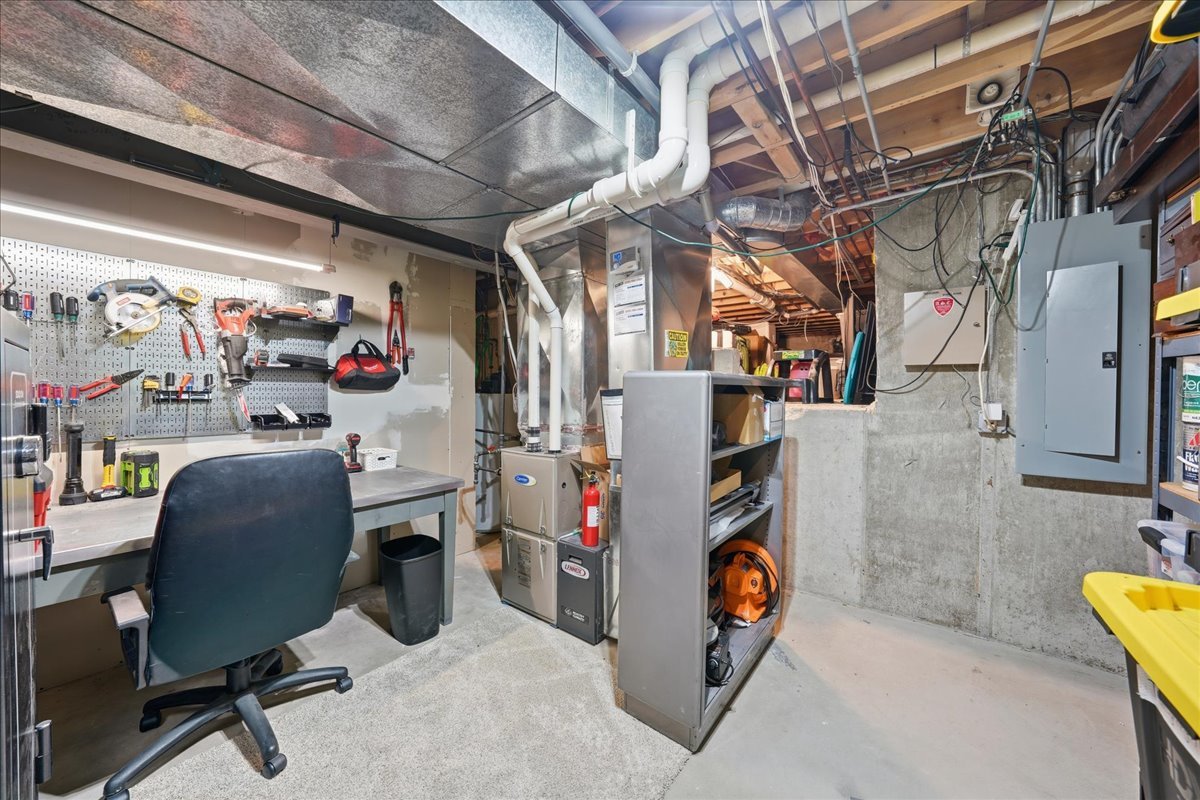 334 E MCKENNA Court, Elmhurst, IL 60126