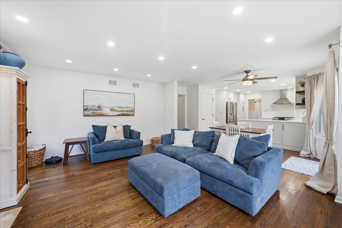 334 E MCKENNA Court, Elmhurst, IL 60126