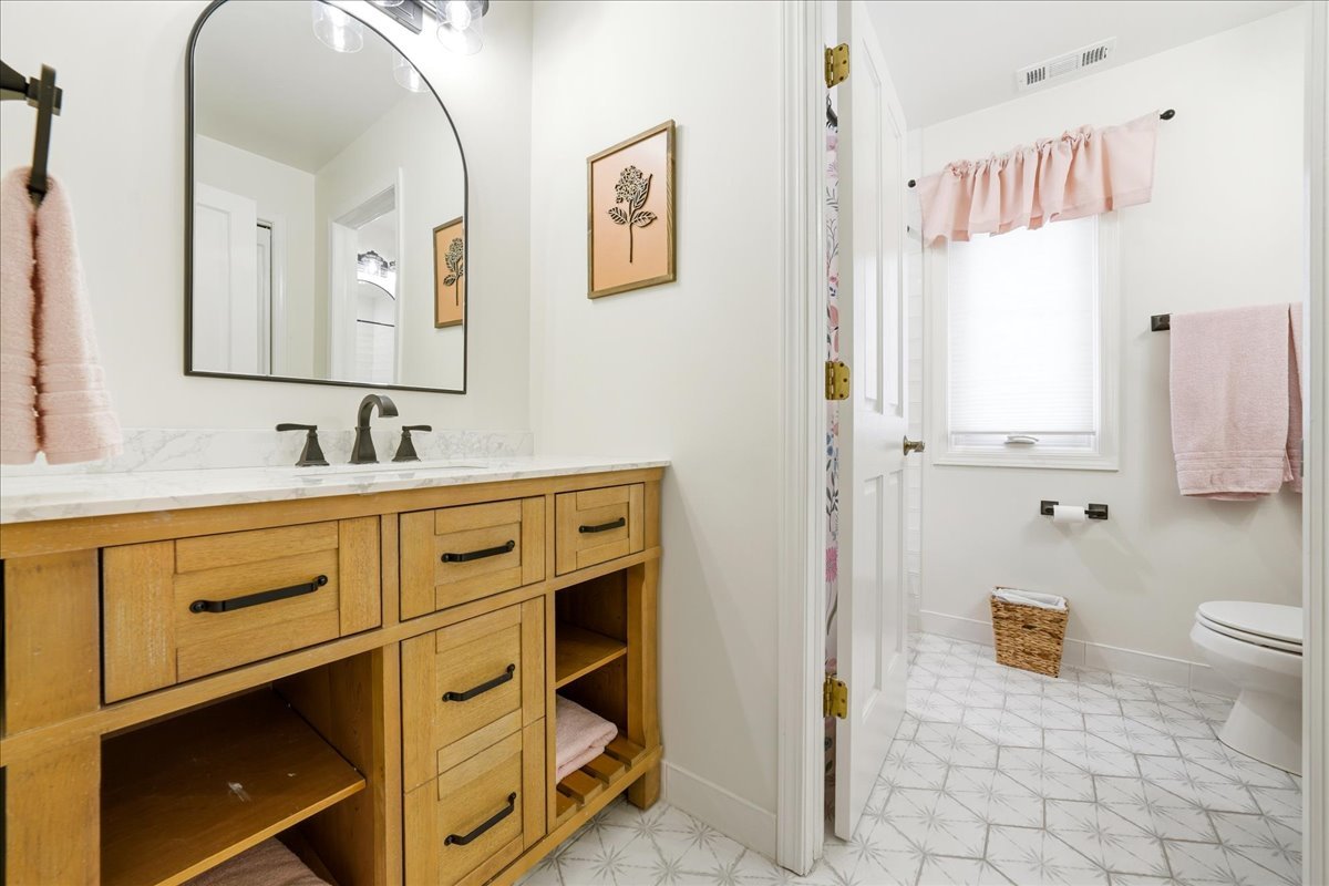 334 E MCKENNA Court, Elmhurst, IL 60126