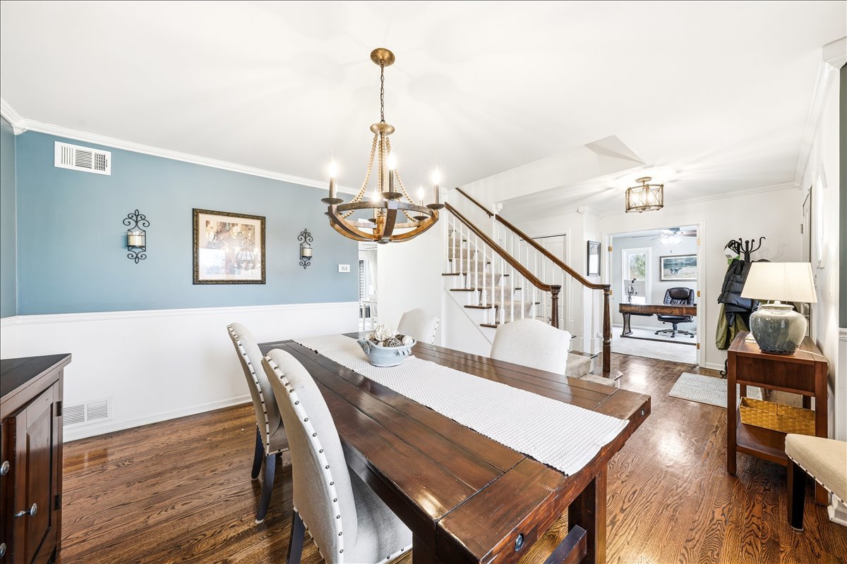 334 E MCKENNA Court, Elmhurst, IL 60126