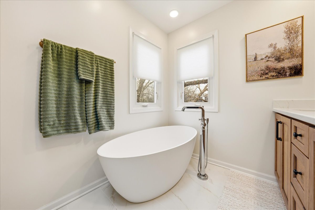 334 E MCKENNA Court, Elmhurst, IL 60126