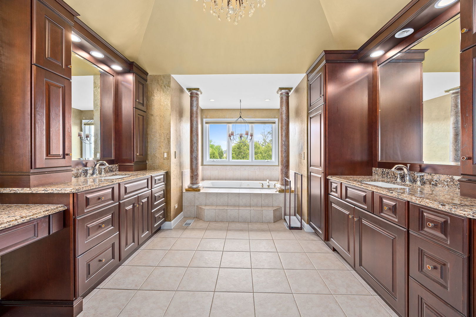 39W514 Bealer Circle, Geneva, IL 60134