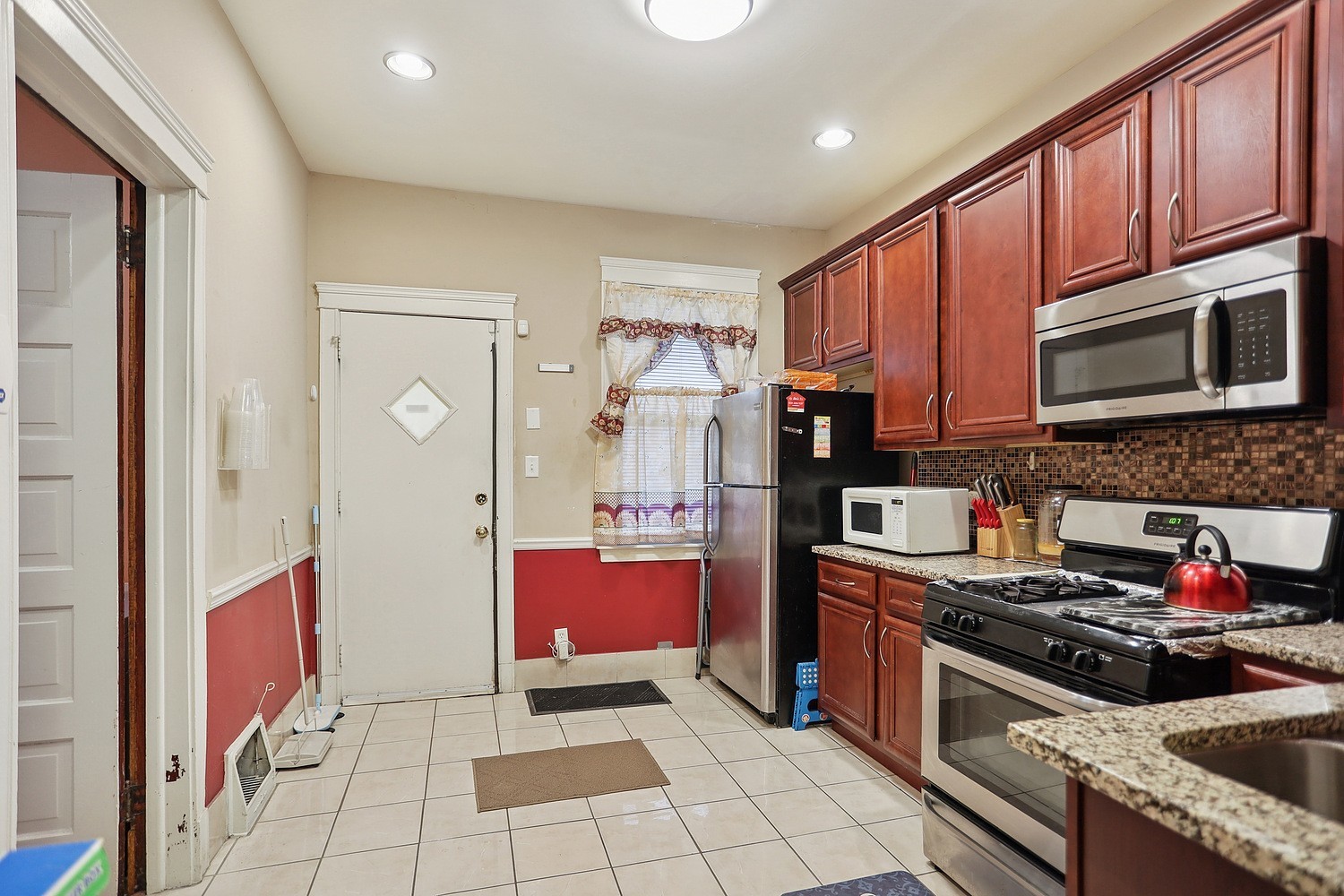 5925 W Iowa Street, Chicago, IL 60651