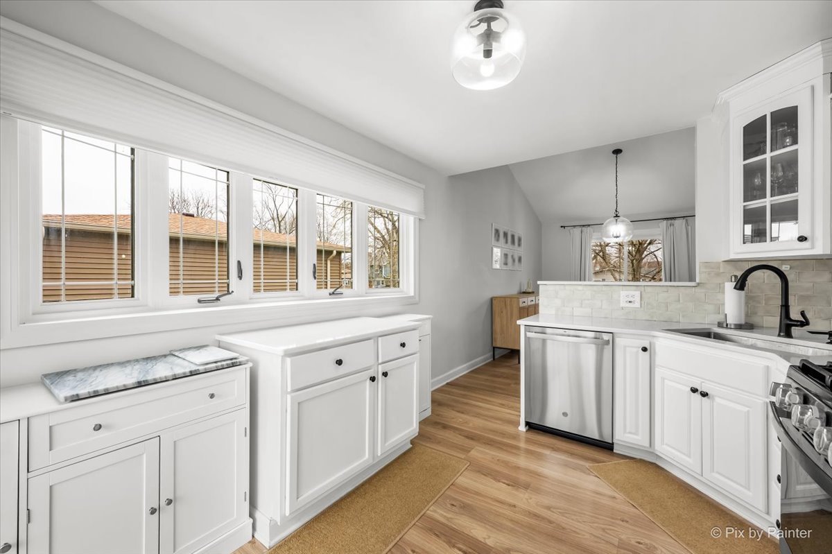 1908 Moore Avenue, St. Charles, IL 60174