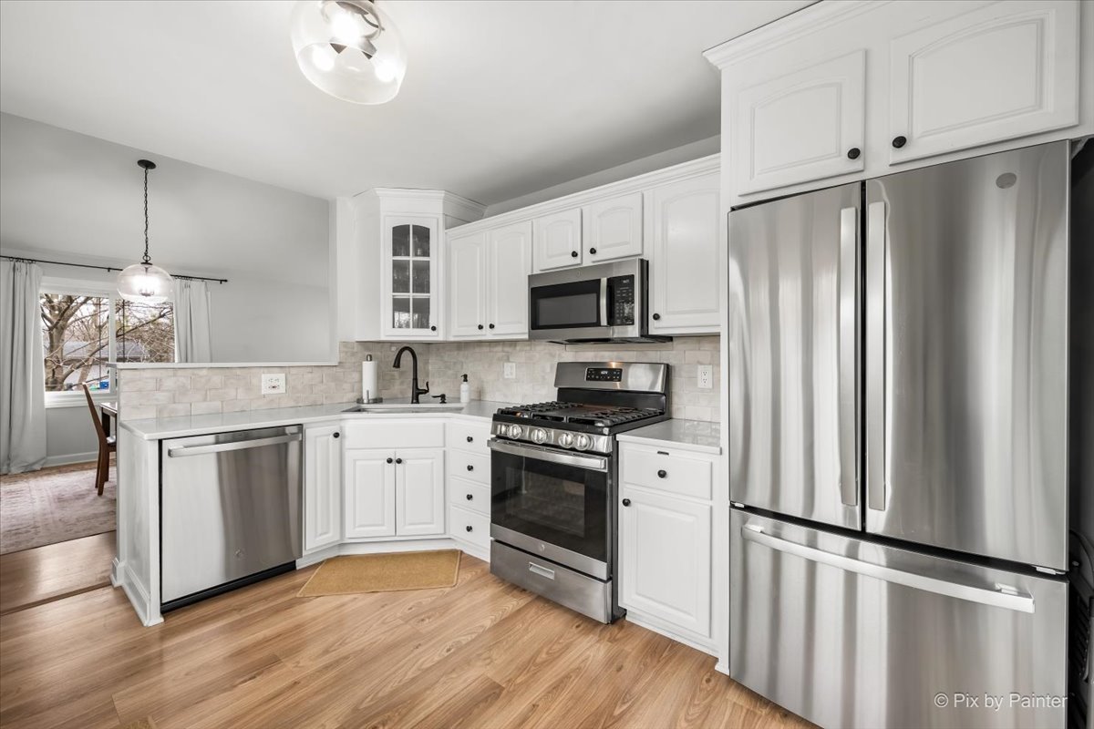 1908 Moore Avenue, St. Charles, IL 60174