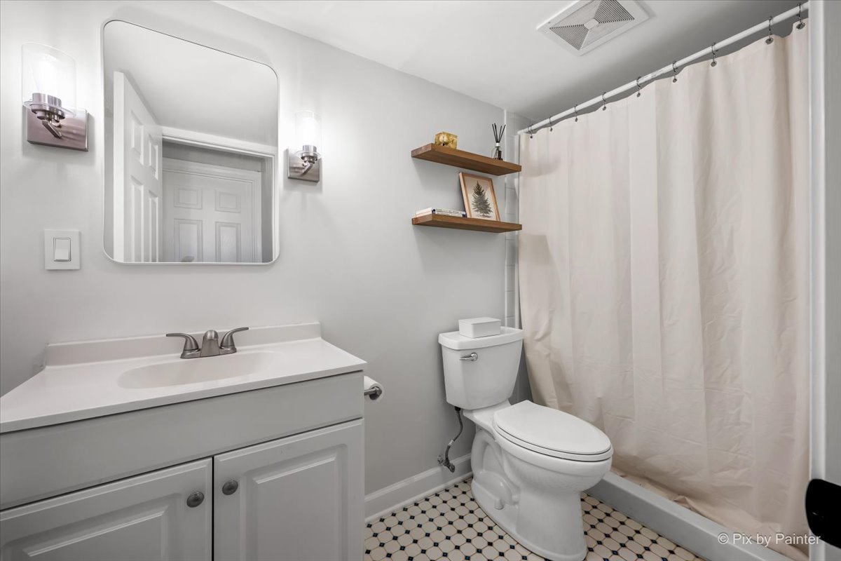 1908 Moore Avenue, St. Charles, IL 60174