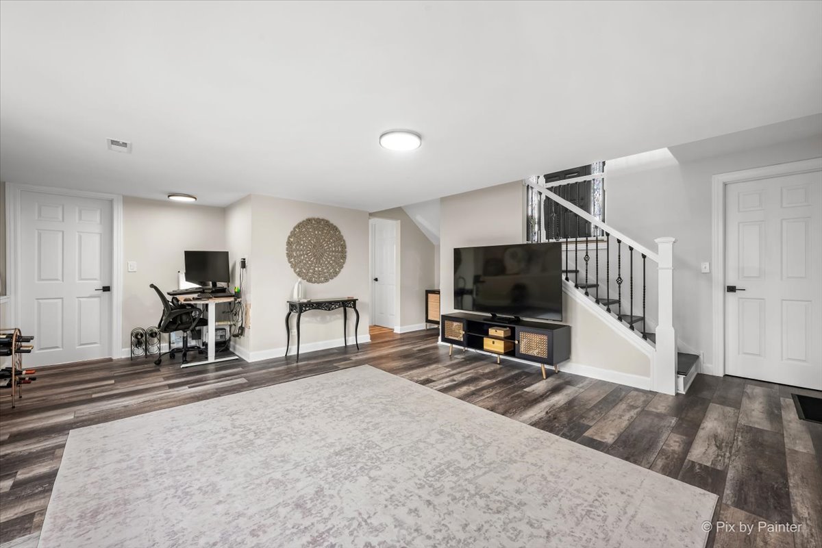 1908 Moore Avenue, St. Charles, IL 60174