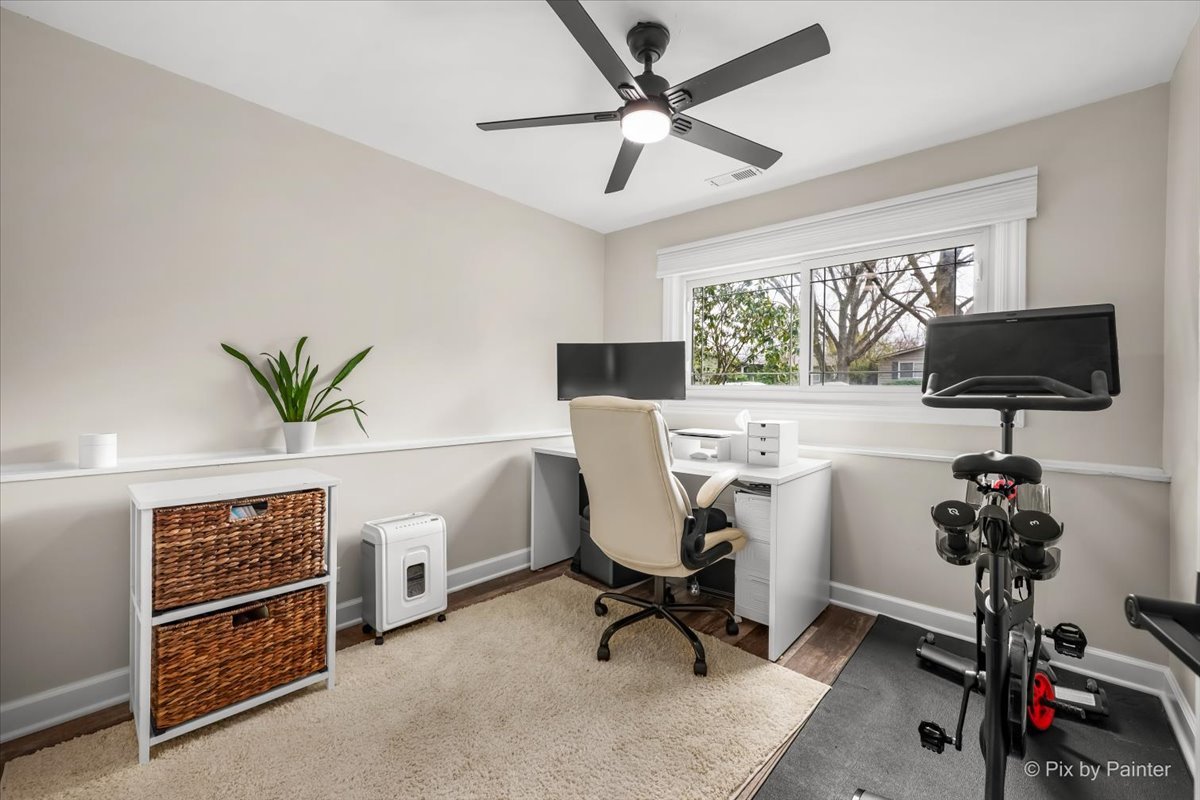 1908 Moore Avenue, St. Charles, IL 60174