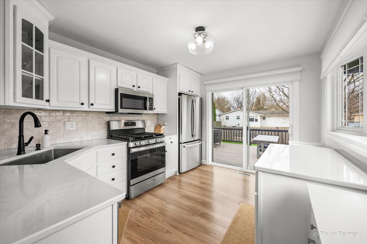 1908 Moore Avenue, St. Charles, IL 60174