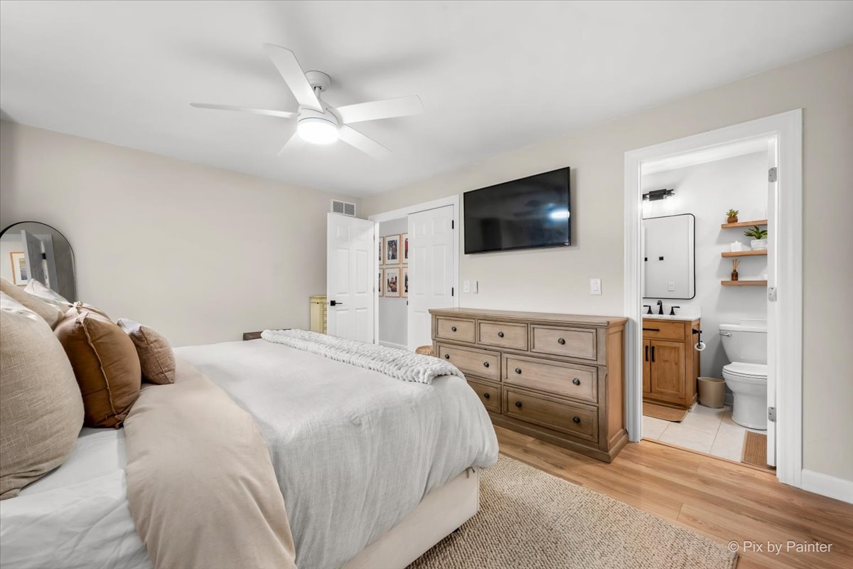 1908 Moore Avenue, St. Charles, IL 60174