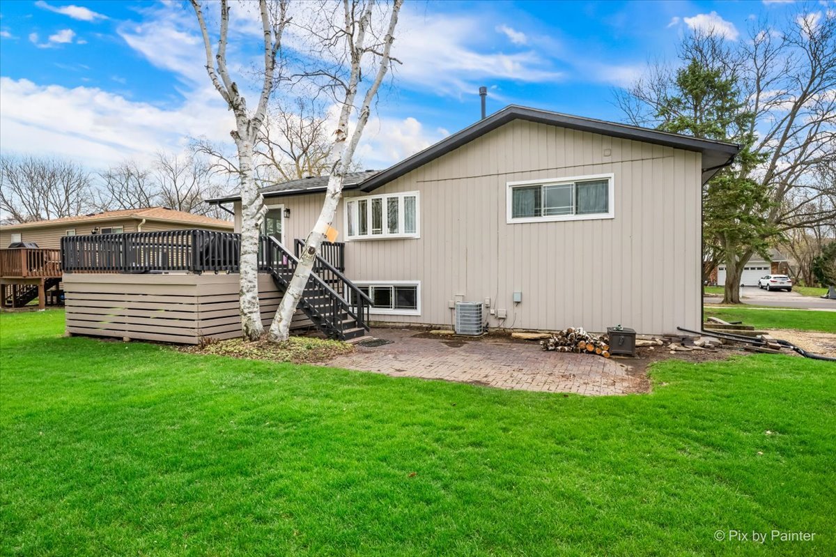 1908 Moore Avenue, St. Charles, IL 60174