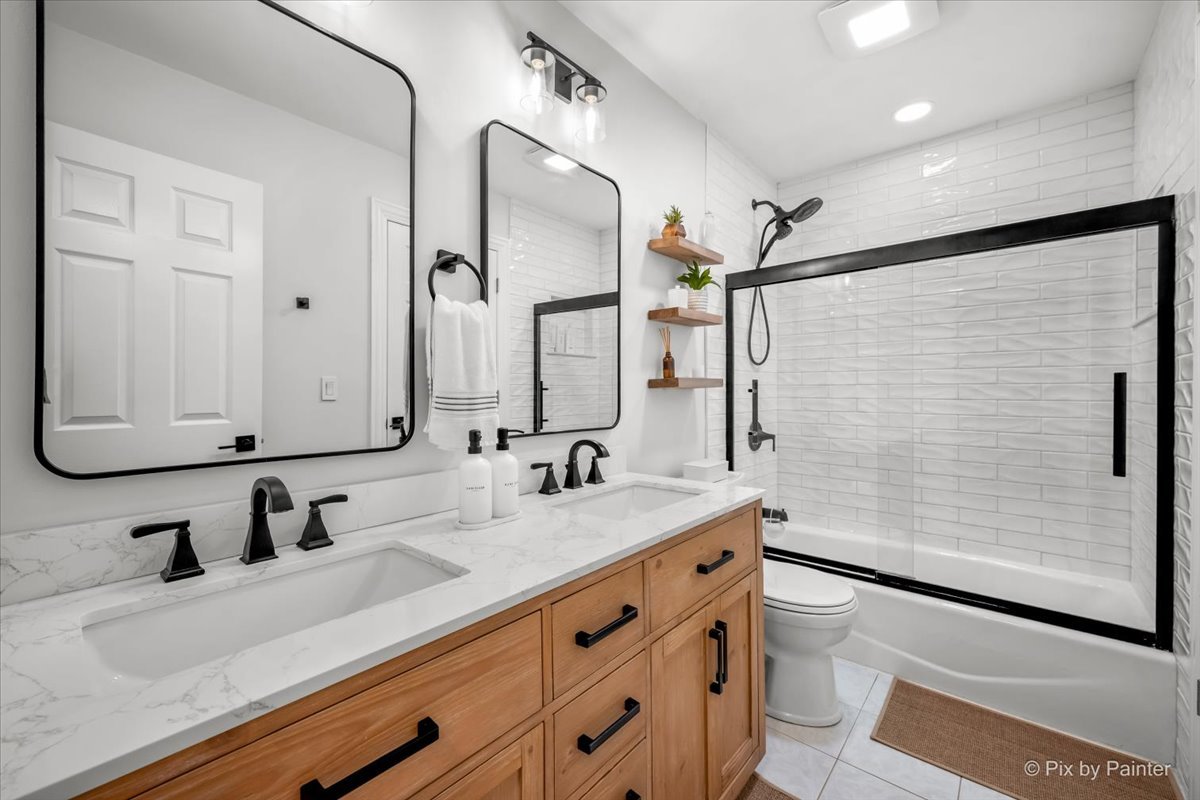 1908 Moore Avenue, St. Charles, IL 60174