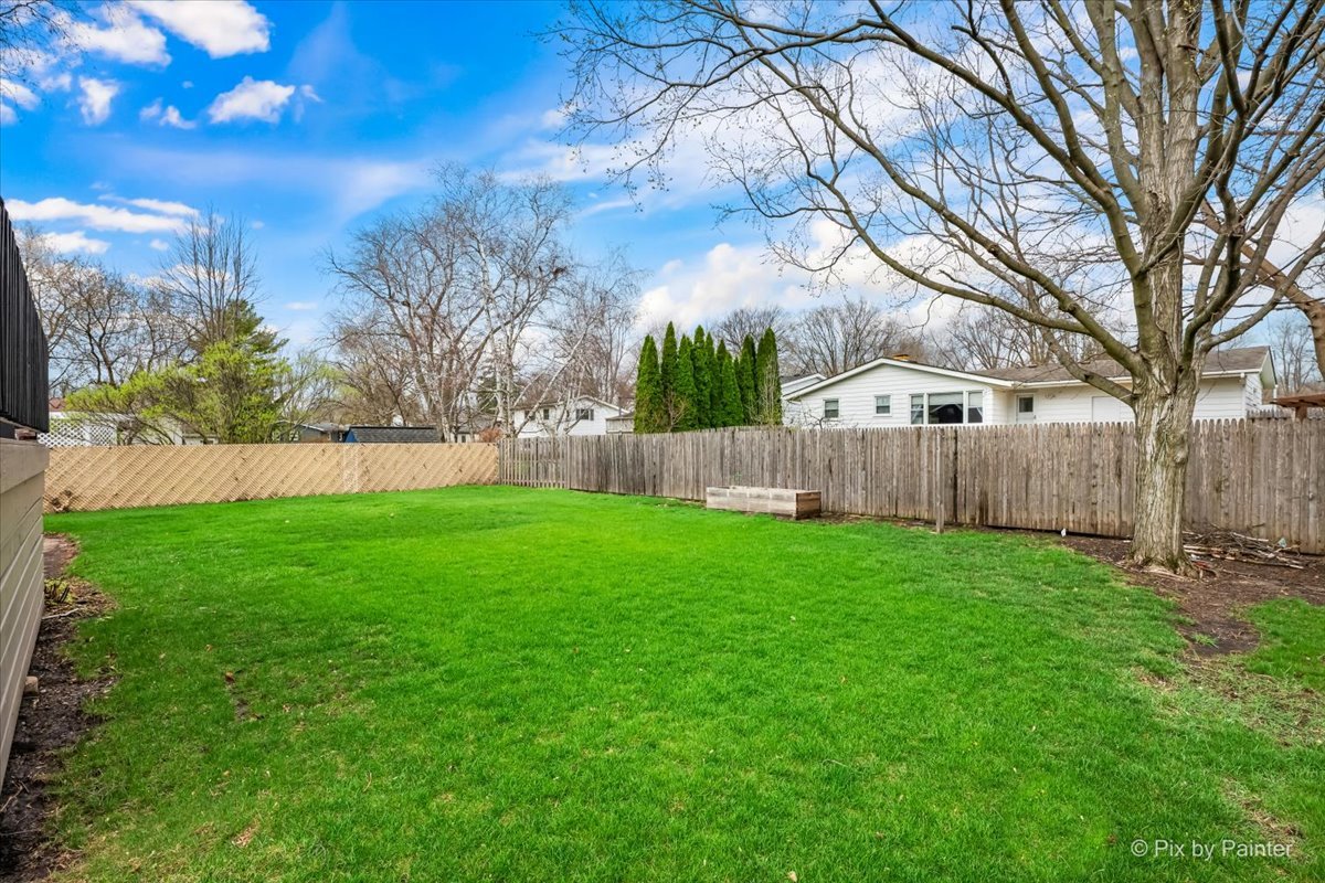 1908 Moore Avenue, St. Charles, IL 60174