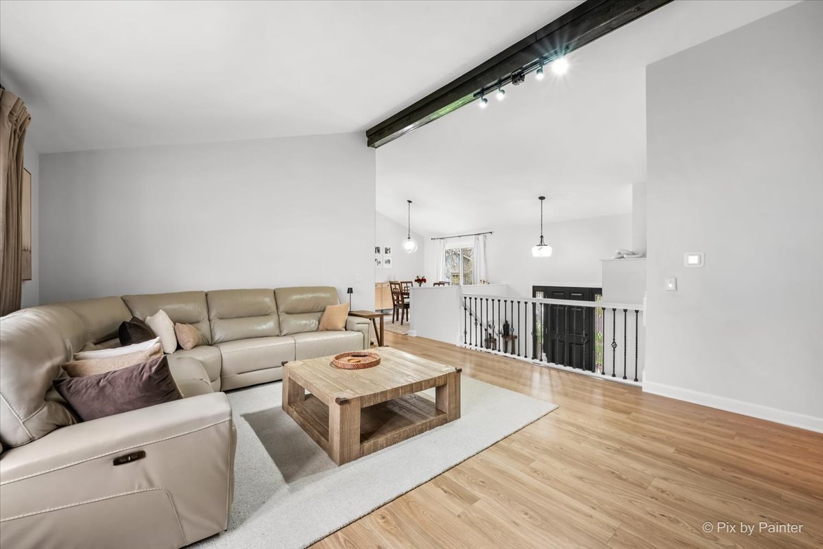 1908 Moore Avenue, St. Charles, IL 60174