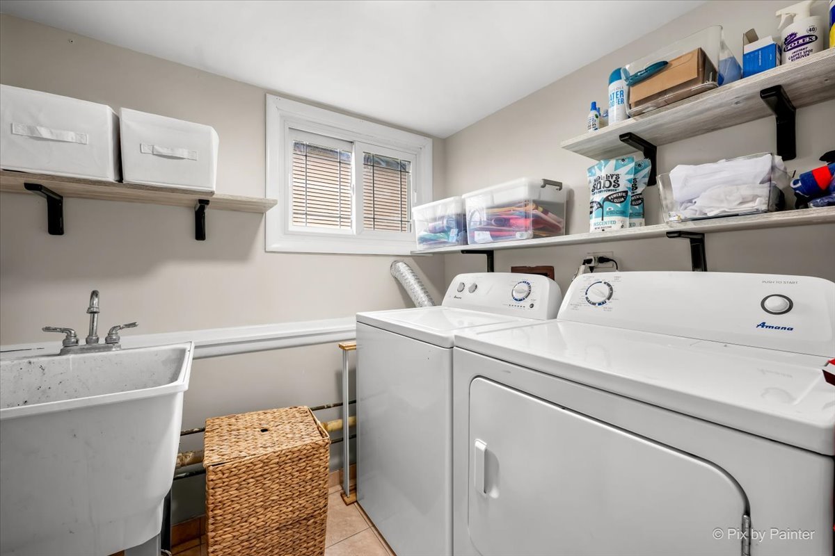 1908 Moore Avenue, St. Charles, IL 60174