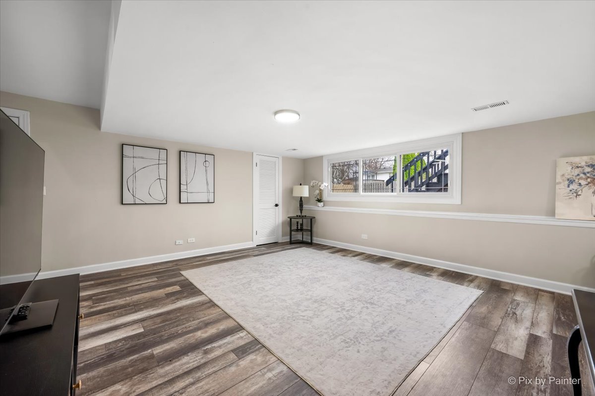 1908 Moore Avenue, St. Charles, IL 60174