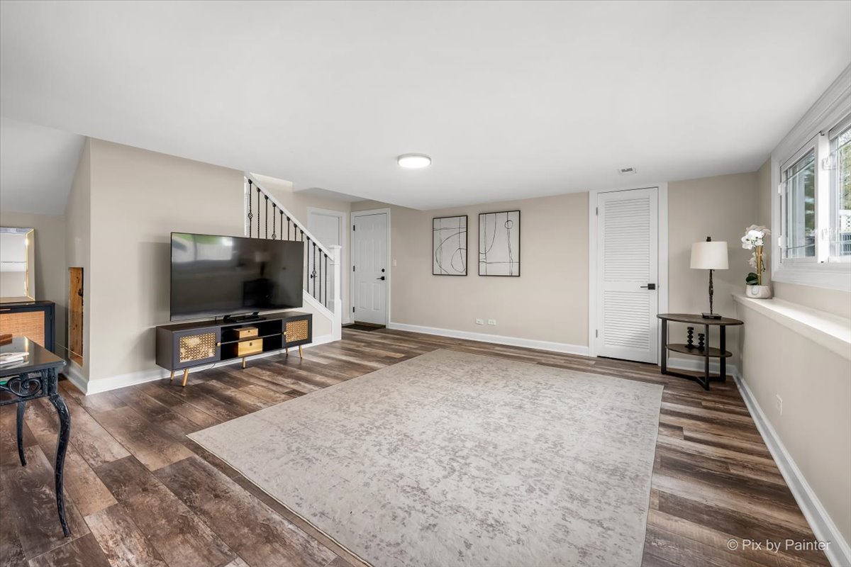 1908 Moore Avenue, St. Charles, IL 60174