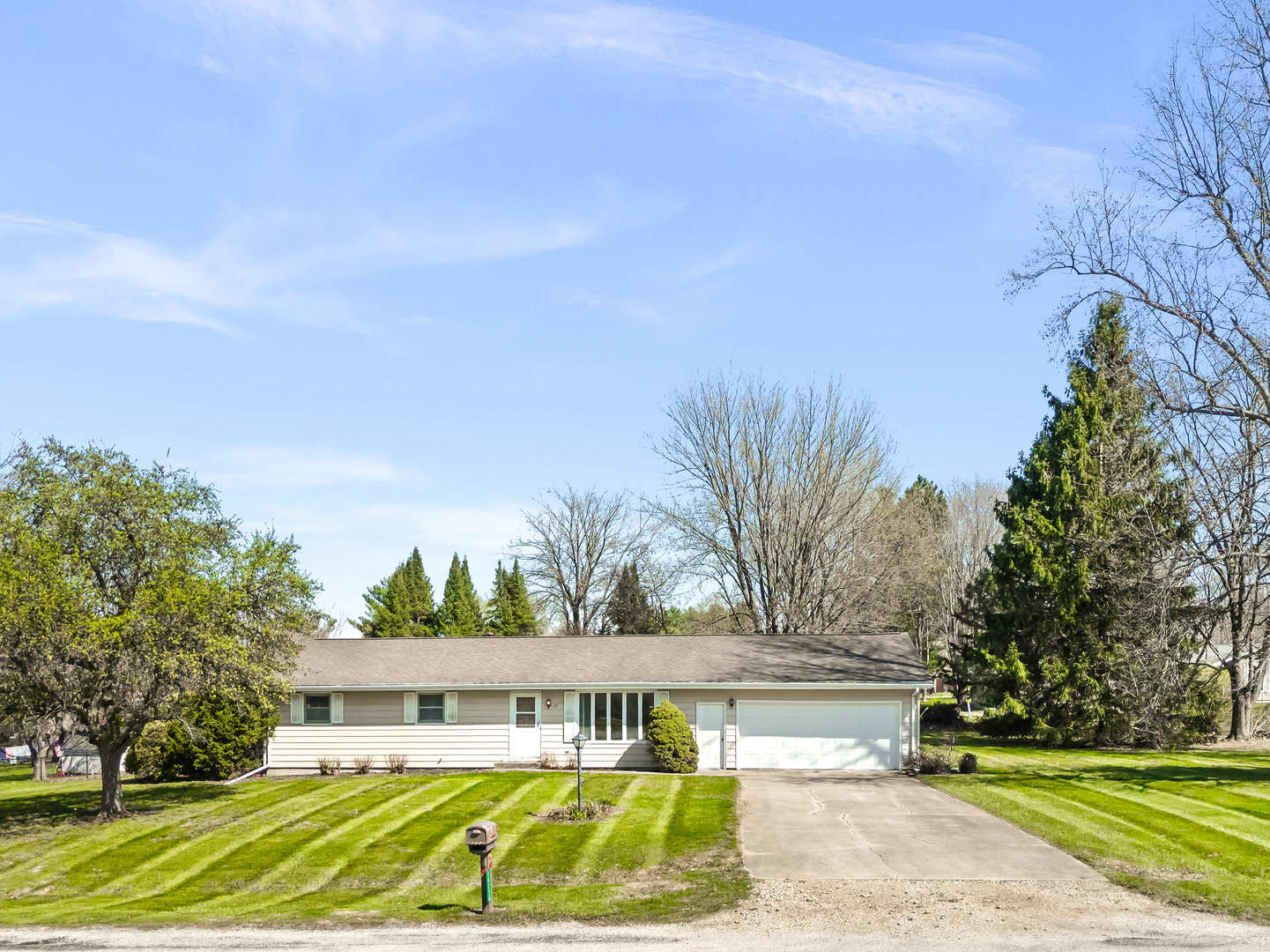 14735 Lunar Drive, Bloomington, IL 61705