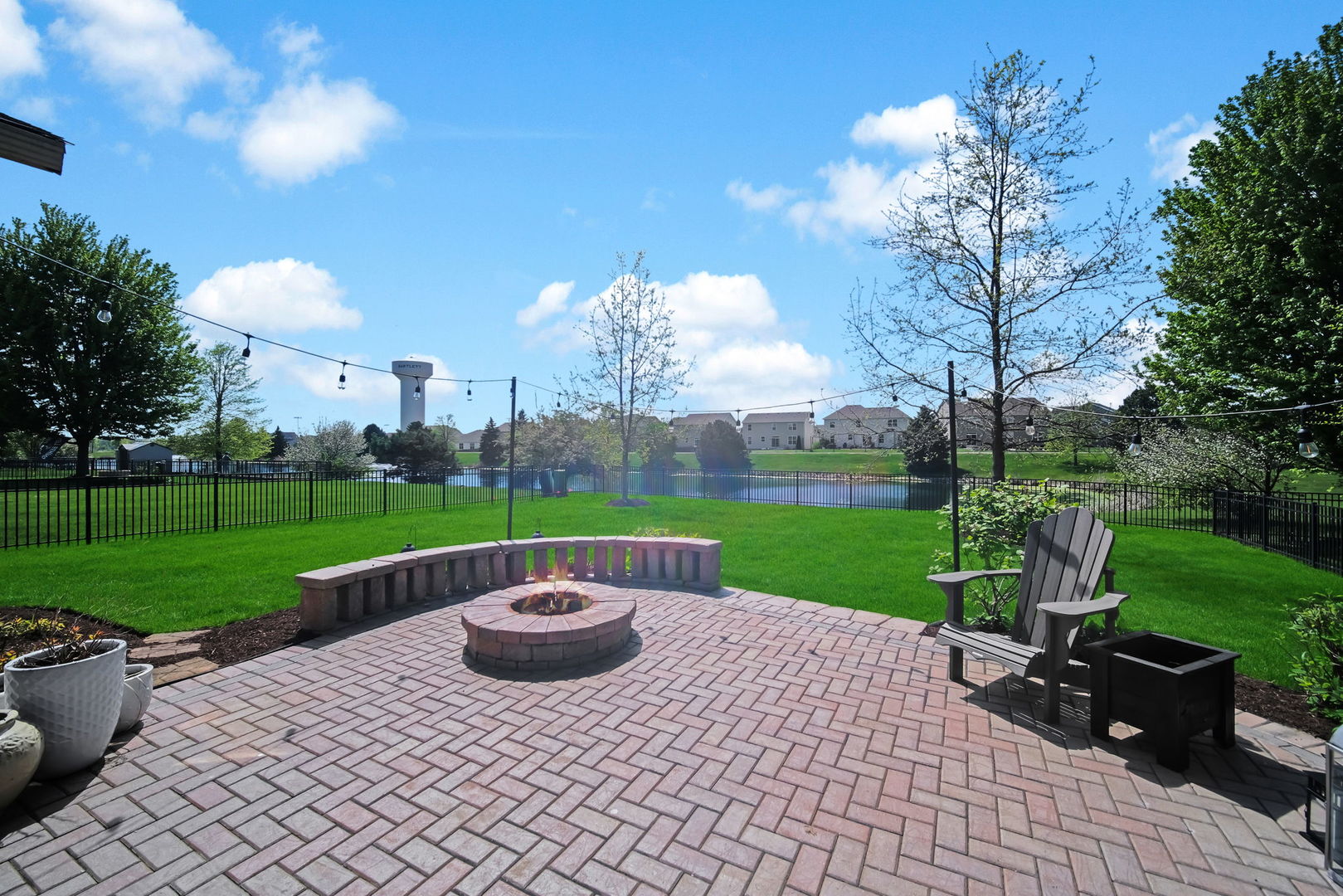 122 Fieldcrest Drive, Bartlett, IL 60103
