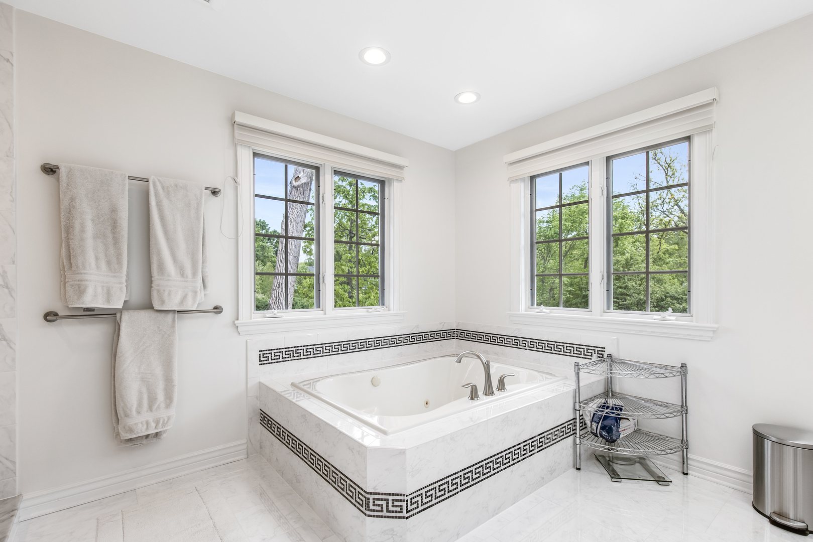 1211 Ashbury Lane, Libertyville, IL 60048