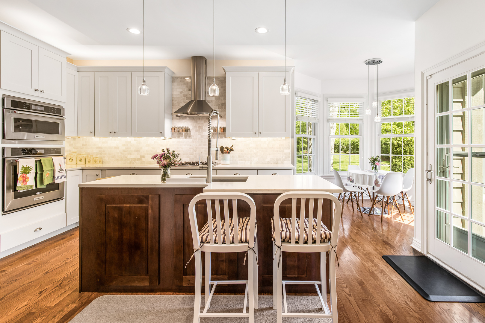 1211 Ashbury Lane, Libertyville, IL 60048