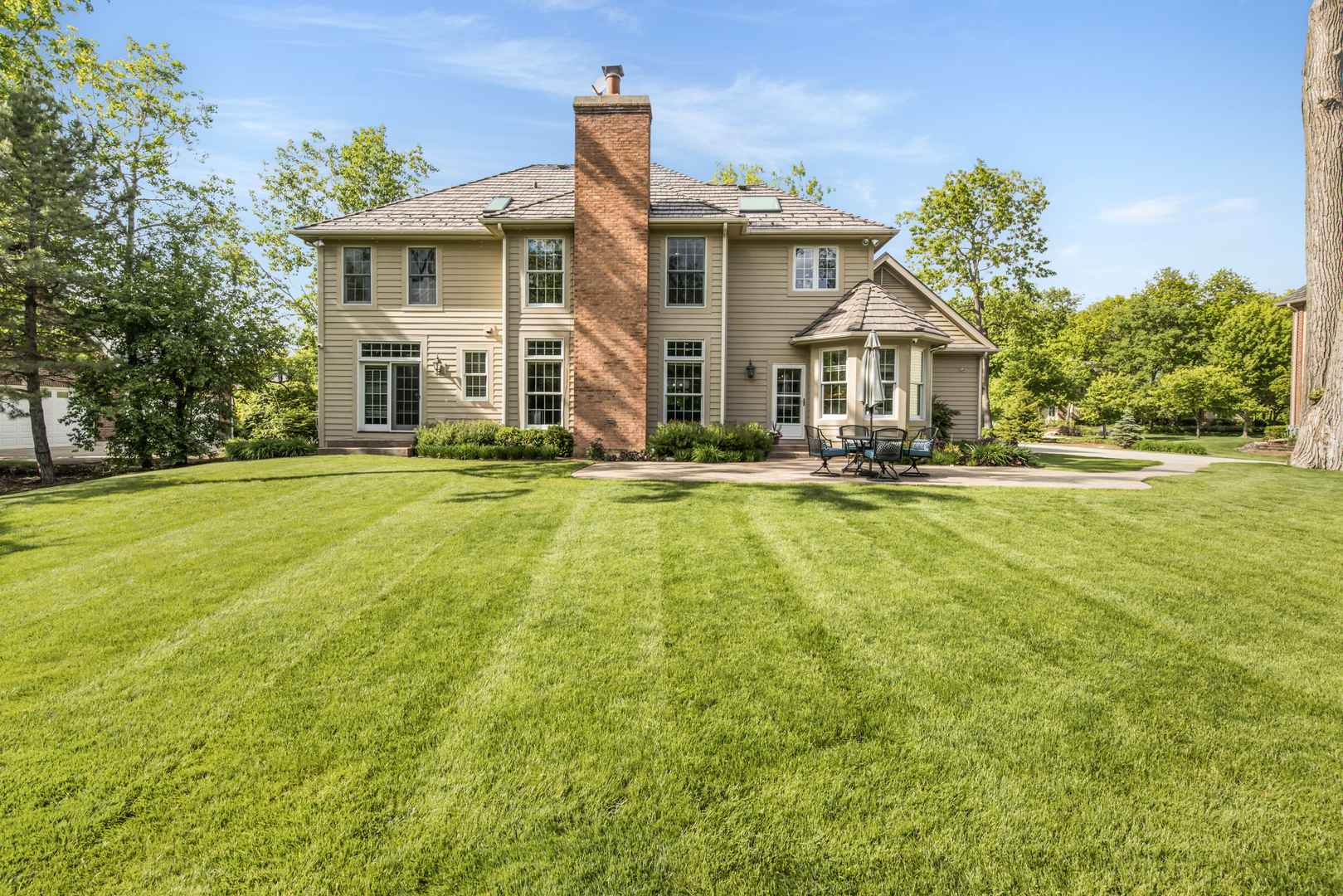 1211 Ashbury Lane, Libertyville, IL 60048